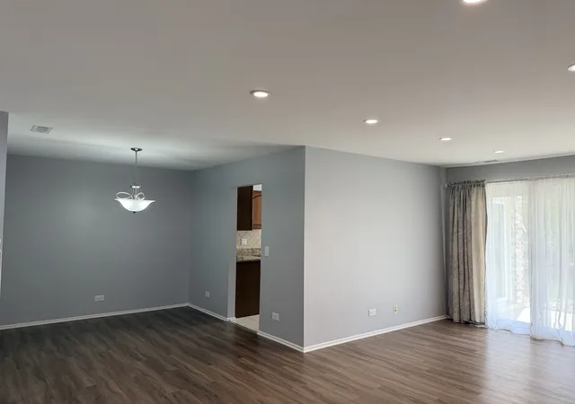 Listing Photo 5 - Condo for sale in building located at 1312 Coventry Cir, Vernon Hills, IL 60061 - Unit #1312