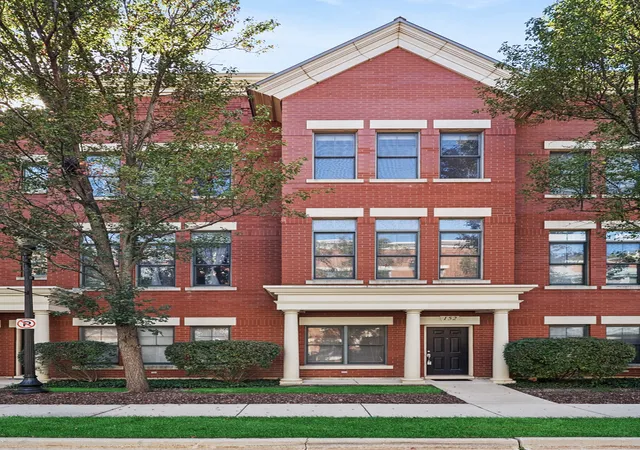Photo 1 of Townhouse for sale at 152 Dawson Dr #19, Elgin, IL 60120 | MLS# 12774228 | Listing updated on 2026-10-09