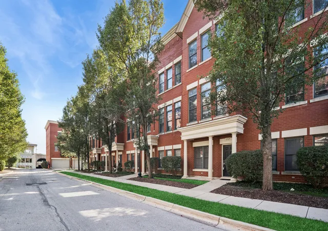 Photo 2 of Townhouse for sale at 152 Dawson Dr #19, Elgin, IL 60120 | MLS# 12774228 | Listing updated on 2026-10-09