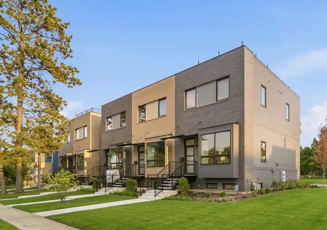 Photo 2 of Townhouse for sale at 105 Prairie Ave #105C, Highwood, IL 60040 | MLS# 12774230 | Listing updated on 2026-10-07