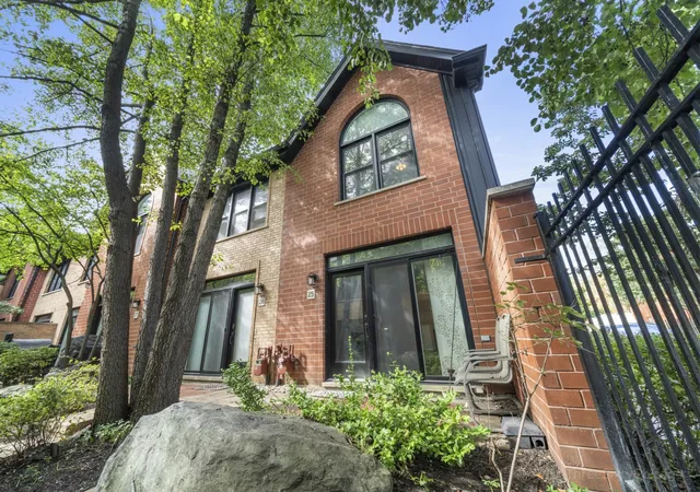 Townhouse for sale at 1801 W Diversey Pkwy #25, Chicago, IL 60614 | MLS# 12774237