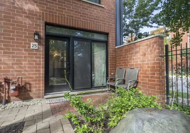 Photo 2 of Townhouse for sale at 1801 W Diversey Pkwy #25, Chicago, IL 60614 | MLS# 12774237 | Listing updated on 2026-10-05