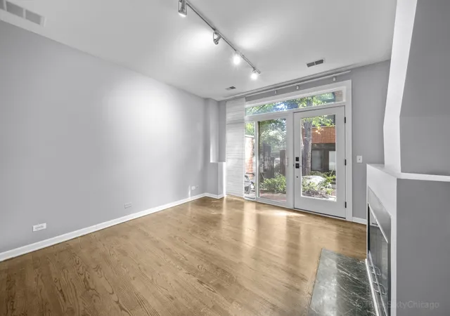 Photo 3 of Townhouse for sale at 1801 W Diversey Pkwy #25, Chicago, IL 60614 | MLS# 12774237 | Listing updated on 2026-10-05