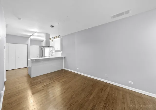 Photo 4 of Townhouse for sale at 1801 W Diversey Pkwy #25, Chicago, IL 60614 | MLS# 12774237 | Listing updated on 2026-10-05