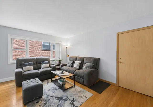 Listing Photo 4 - Condo for sale in building located at 6043 N Nw Hwy, Chicago, IL 60631 - Unit #5