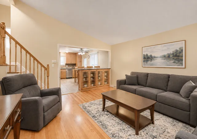 Photo 3 of Single family home for sale at 829 N Howard Ave, Elmhurst, IL 60126 | MLS# 12774254 | Listing updated on 2026-10-07