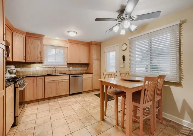Photo 4 of Single family home for sale at 829 N Howard Ave, Elmhurst, IL 60126 | MLS# 12774254 | Listing updated on 2026-10-07