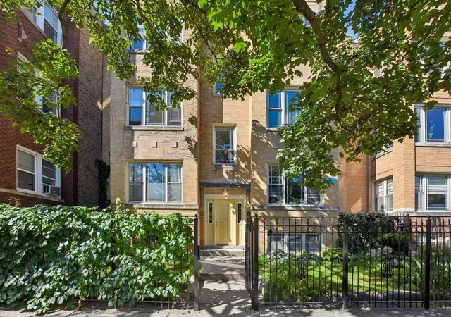 Condo for sale at 4942 N Spaulding Ave #3S, Chicago, IL 60625 | MLS# 12774267