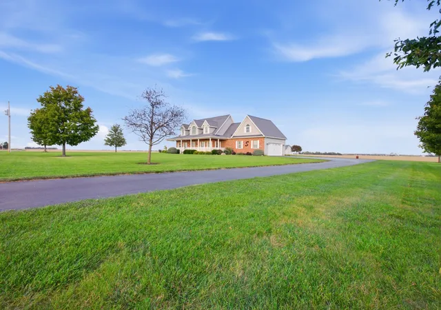 Photo 3 of Single family home for sale at 670 County Rd 700, Tuscola, IL 61953 | MLS# 12774268 | Listing updated on 2026-10-22