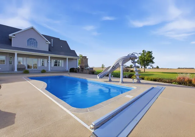 Photo 4 of Single family home for sale at 670 County Rd 700, Tuscola, IL 61953 | MLS# 12774268 | Listing updated on 2026-10-22
