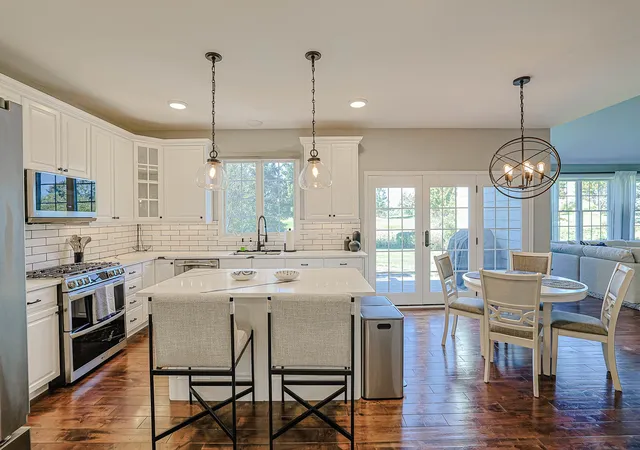 Photo 4 of Single family home for sale at 7 Tournament Dr S, Hawthorn Woods, IL 60047 | MLS# 12774270 | Listing updated on 2026-10-05