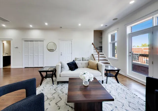 Listing Photo 4 - Condo for sale in building located at 3056 N Clybourn Ave, Chicago, IL 60618 - Unit #3S