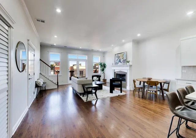 Listing Photo 5 - Condo for sale in building located at 3056 N Clybourn Ave, Chicago, IL 60618 - Unit #3S