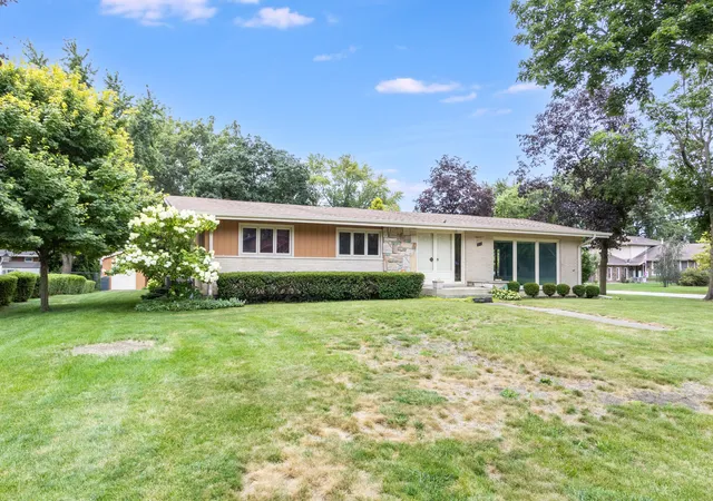 Photo 1 of Single family home for sale at 642 Country Ln, Beecher, IL 60401 | MLS# 12774280 | Listing updated on 2026-10-07
