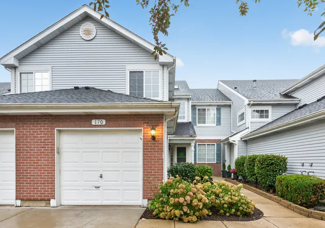 Photo 2 of Townhouse for sale at 170 Sierra Pass Dr, Schaumburg, IL 60194 | MLS# 12774286 | Listing updated on 2026-10-07