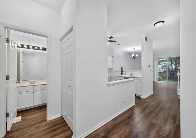 Photo 3 of Townhouse for sale at 170 Sierra Pass Dr, Schaumburg, IL 60194 | MLS# 12774286 | Listing updated on 2026-10-07