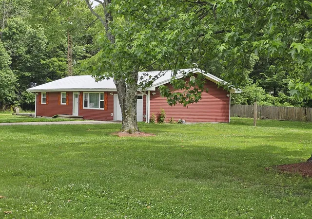 Photo 2 of Single family home for sale at 111 W Hickory St, Bluford, IL 62814 | MLS# 12774287 | Listing updated on 2026-10-07