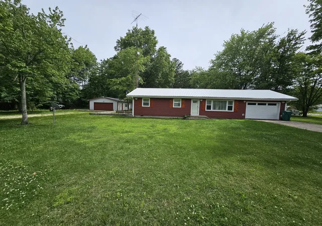 Photo 3 of Single family home for sale at 111 W Hickory St, Bluford, IL 62814 | MLS# 12774287 | Listing updated on 2026-10-07