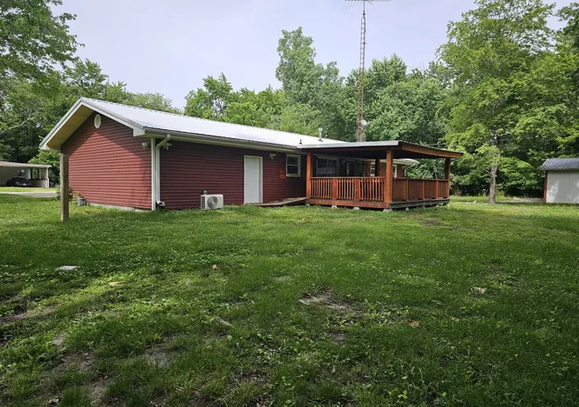 Photo 4 of Single family home for sale at 111 W Hickory St, Bluford, IL 62814 | MLS# 12774287 | Listing updated on 2026-10-07