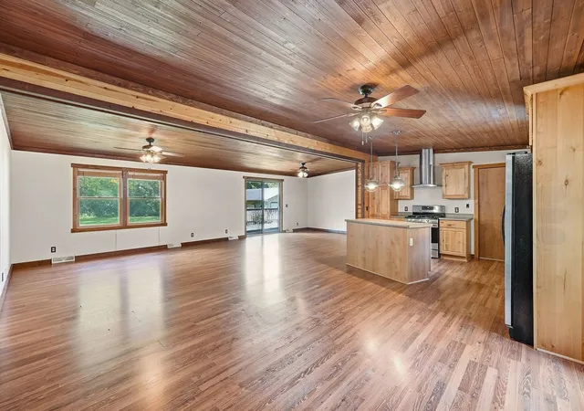Photo 3 of Single family home for sale at 35630 Linden Ln, Custer Park, IL 60481 | MLS# 12774293 | Listing updated on 2026-10-07