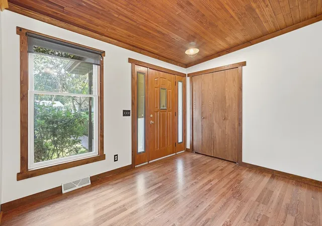 Photo 4 of Single family home for sale at 35630 Linden Ln, Custer Park, IL 60481 | MLS# 12774293 | Listing updated on 2026-10-07