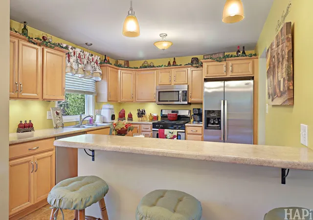 Photo 4 of Single family home for sale at 4902 Pyndale Dr, Mc Henry, IL 60050 | MLS# 12774295 | Listing updated on 2026-10-03