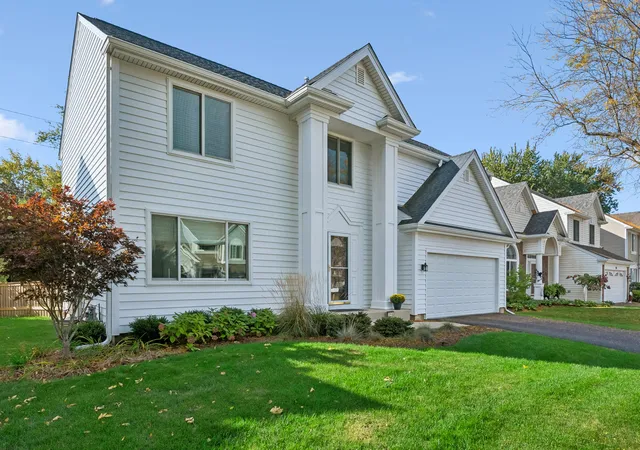 Single family home for sale at 290 Rock Hall Ct, Grayslake, IL 60030 | MLS# 12774298