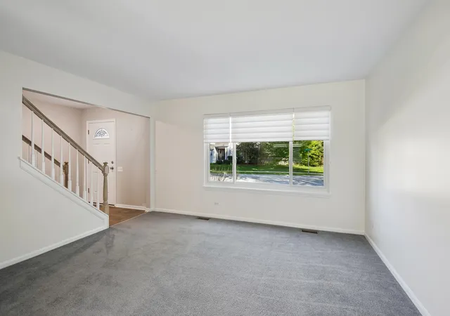 Photo 2 of Single family home for sale at 290 Rock Hall Ct, Grayslake, IL 60030 | MLS# 12774298 | Listing updated on 2026-10-22