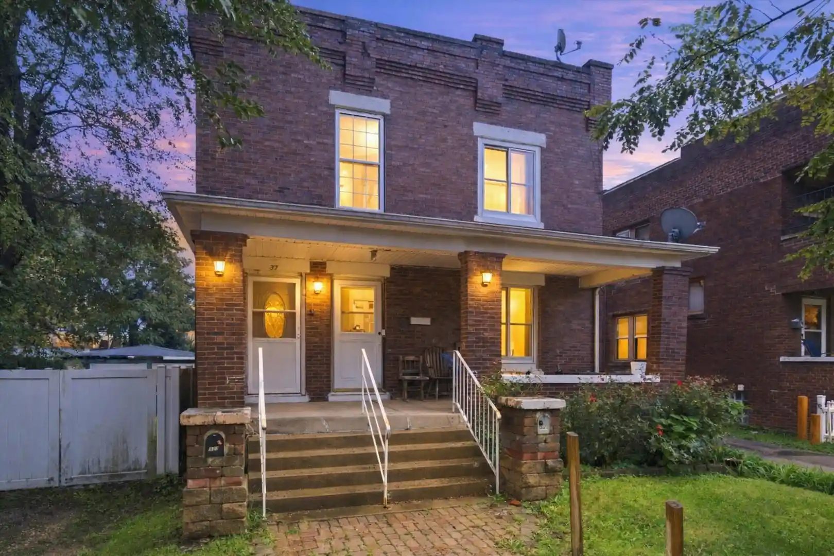Listing Photo 2 - Condo for sale in 332 Pine St located at 332 Pine St, Joliet, IL 60435 - Unit 332 Pine St