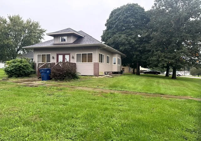Photo 2 of Single family home for sale at 505 S Park St, Sheffield, IL 61361 | MLS# 12774327 | Listing updated on 2026-10-07