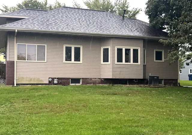 Photo 3 of Single family home for sale at 505 S Park St, Sheffield, IL 61361 | MLS# 12774327 | Listing updated on 2026-10-07
