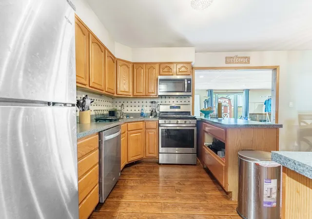 Photo 4 of Single family home for sale at 7870 Asbury Cir, Hanover Park, IL 60133 | MLS# 12774329 | Listing updated on 2026-10-07