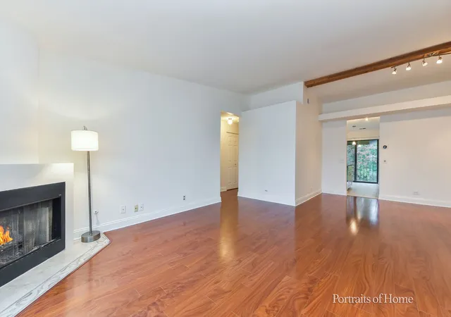 Listing Photo 4 - Condo for sale in building located at 44 Harbor Ct, Naperville, IL 60565 - Unit #304