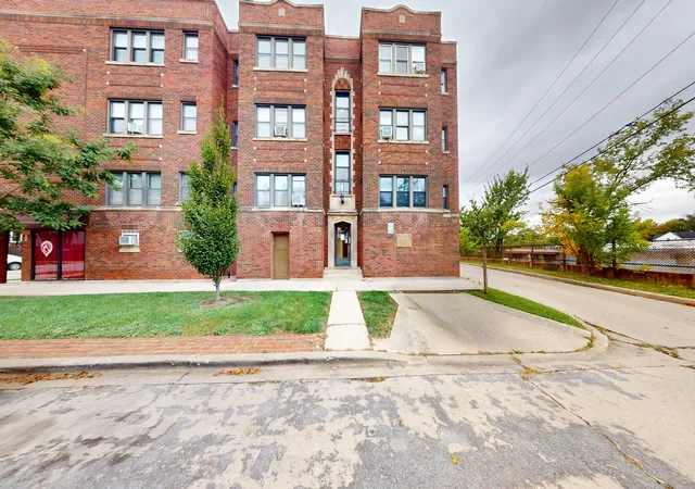 Photo 1 of Condo for sale at 904 S Elmwood Ave #3, Oak Park, IL 60304 | MLS# 12774354 | Listing updated on 2026-10-22