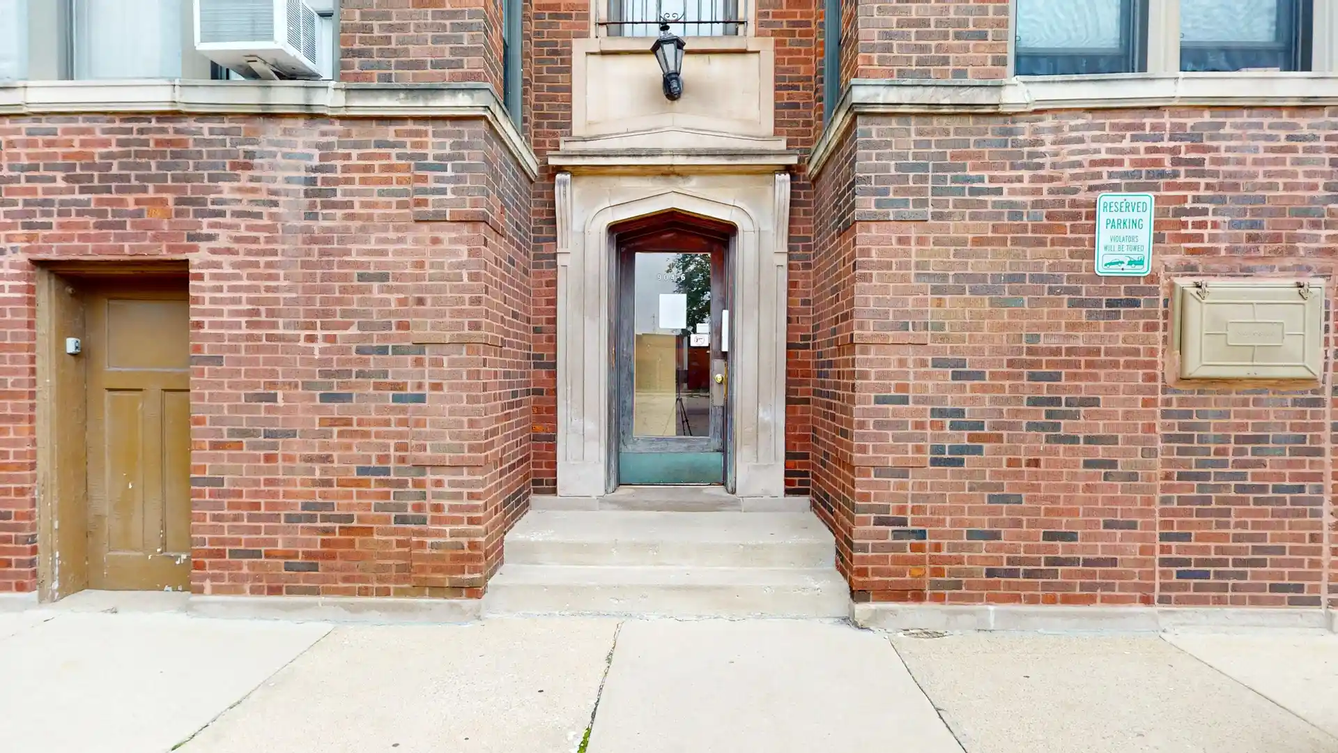 Listing Photo 2 - Condo for sale in 904 S Elmwood Ave located at 904 S Elmwood Ave, Oak Park, IL 60304 - Unit 904 S Elmwood Ave