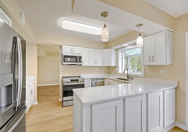 Photo 4 of Single family home for sale at 4170 Ludington Ct, Hoffman Estates, IL 60192 | MLS# 12774358 | Listing updated on 2026-10-06