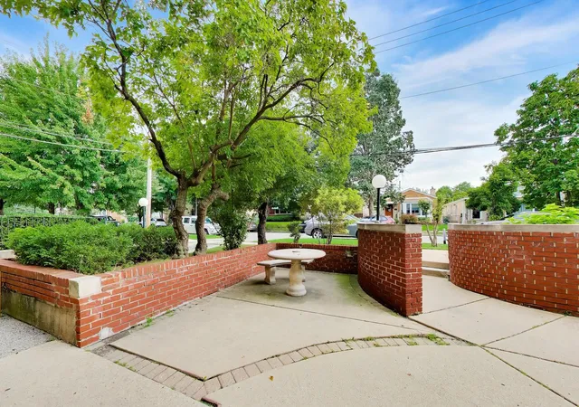 Photo 2 of Condo for sale at 6040 N Troy St #401, Chicago, IL 60659 | MLS# 12774372 | Listing updated on 2026-10-07