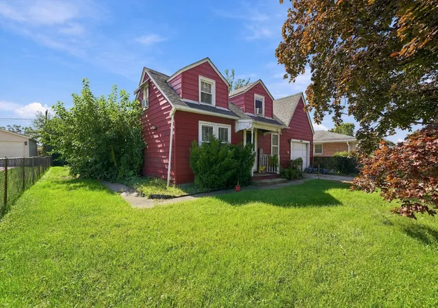 Photo 2 of Single family home for sale at 7025 W 73rd Place, Chicago, IL 60638 | MLS# 12774387 | Listing updated on 2026-10-03