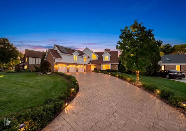 Photo 1 of Single family home for sale at 154 Saddle Brk Dr, Oak Brook, IL 60523 | MLS# 12774414 | Listing updated on 2026-10-10