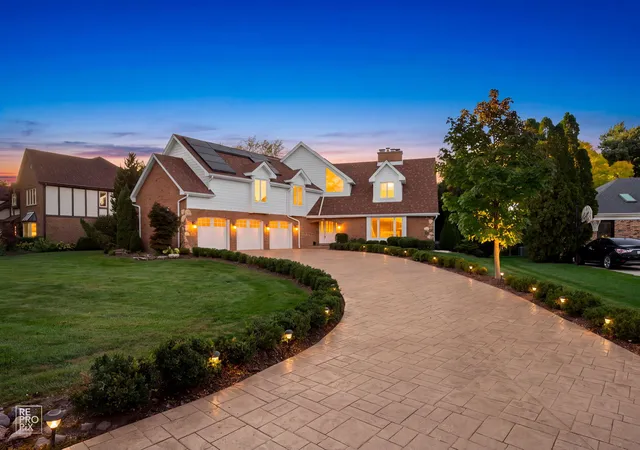 Photo 2 of Single family home for sale at 154 Saddle Brk Dr, Oak Brook, IL 60523 | MLS# 12774414 | Listing updated on 2026-10-10
