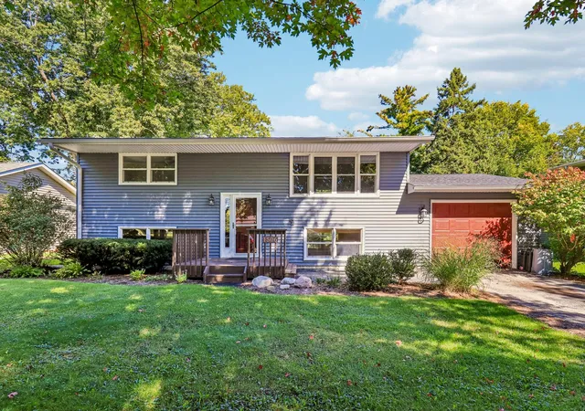 Photo 1 of Single family home for sale at 1506 Jewel Ave, St. Charles, IL 60174 | MLS# 12774415 | Listing updated on 2026-10-06