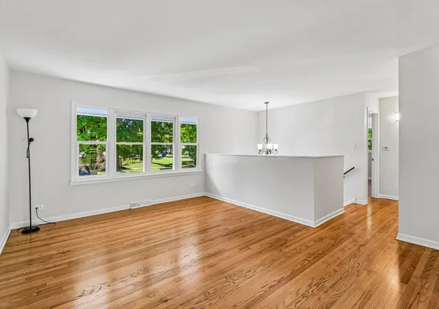 Photo 3 of Single family home for sale at 1506 Jewel Ave, St. Charles, IL 60174 | MLS# 12774415 | Listing updated on 2026-10-06