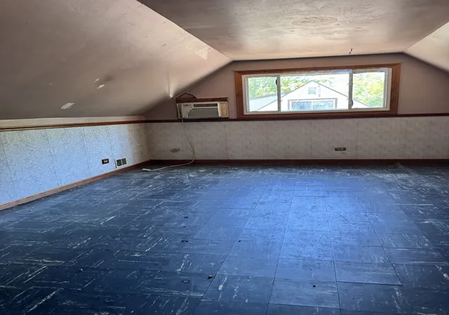 Photo 4 of Single family home for sale at 412 Winnebago St, Park Forest, IL 60466 | MLS# 12774419 | Listing updated on 2026-10-07