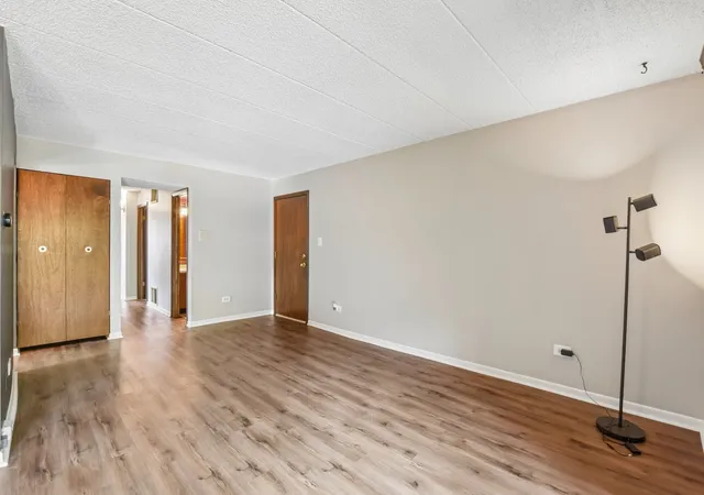 Photo 4 of Condo for sale at 9555 Southwest Hwy #1S, Oak Lawn, IL 60453 | MLS# 12774422 | Listing updated on 2026-10-05