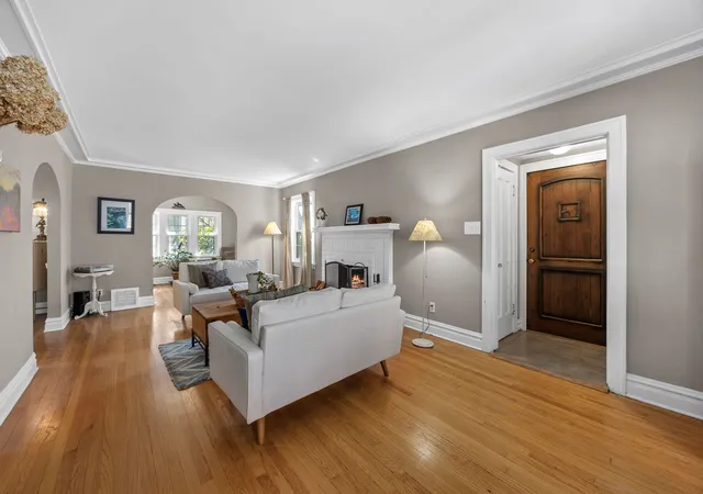 Photo 2 of Single family home for sale at 165 Forest Ave, Glen Ellyn, IL 60137 | MLS# 12774427 | Listing updated on 2026-10-09
