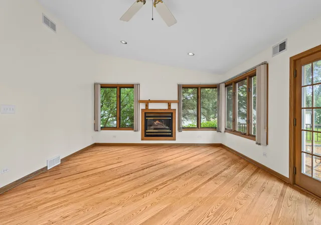 Photo 3 of Single family home for sale at 1026 Spafford St, Antioch, IL 60002 | MLS# 12774435 | Listing updated on 2026-10-03