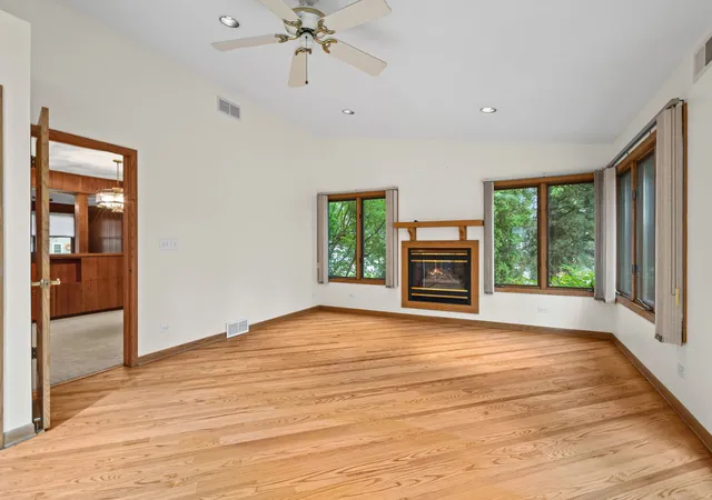 Photo 4 of Single family home for sale at 1026 Spafford St, Antioch, IL 60002 | MLS# 12774435 | Listing updated on 2026-10-03