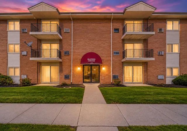 Photo 1 of Condo for sale at 1900 Canal St #2D, Blue Island, IL 60406 | MLS# 12774447 | Listing updated on 2026-10-06