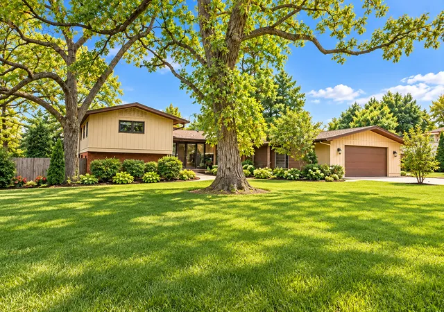 Photo 1 of Single family home for sale at 10s073 Clarendon Hills Rd, Willowbrook, IL 60527 | MLS# 12774469 | Listing updated on 2026-10-22
