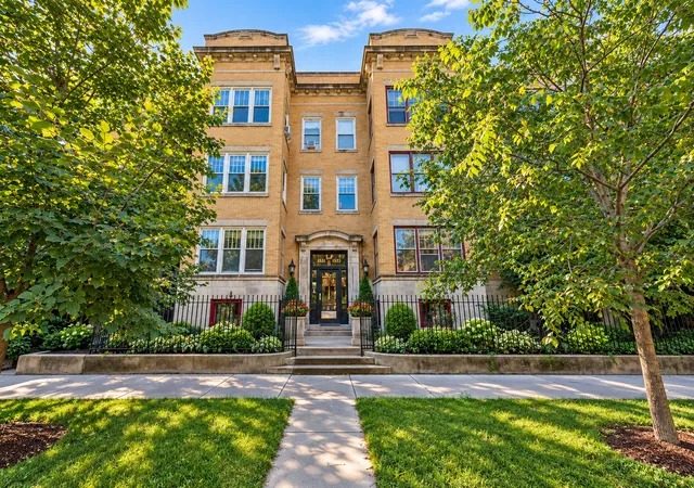 Photo 1 of Condo for sale at 5330 S Hyde Park Blvd #1S, Chicago, IL 60615 | MLS# 12774473 | Listing updated on 2026-10-07